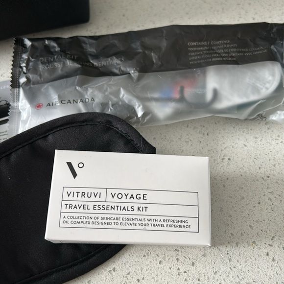 Want Les Essentials Signature Travel Kit NEW - Picture 5 of 8